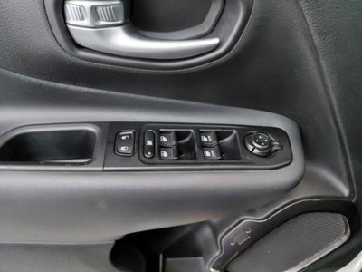 Jeep Renegade 1.3 T4 190CV PHEV 4xe AT6 Limited (12)