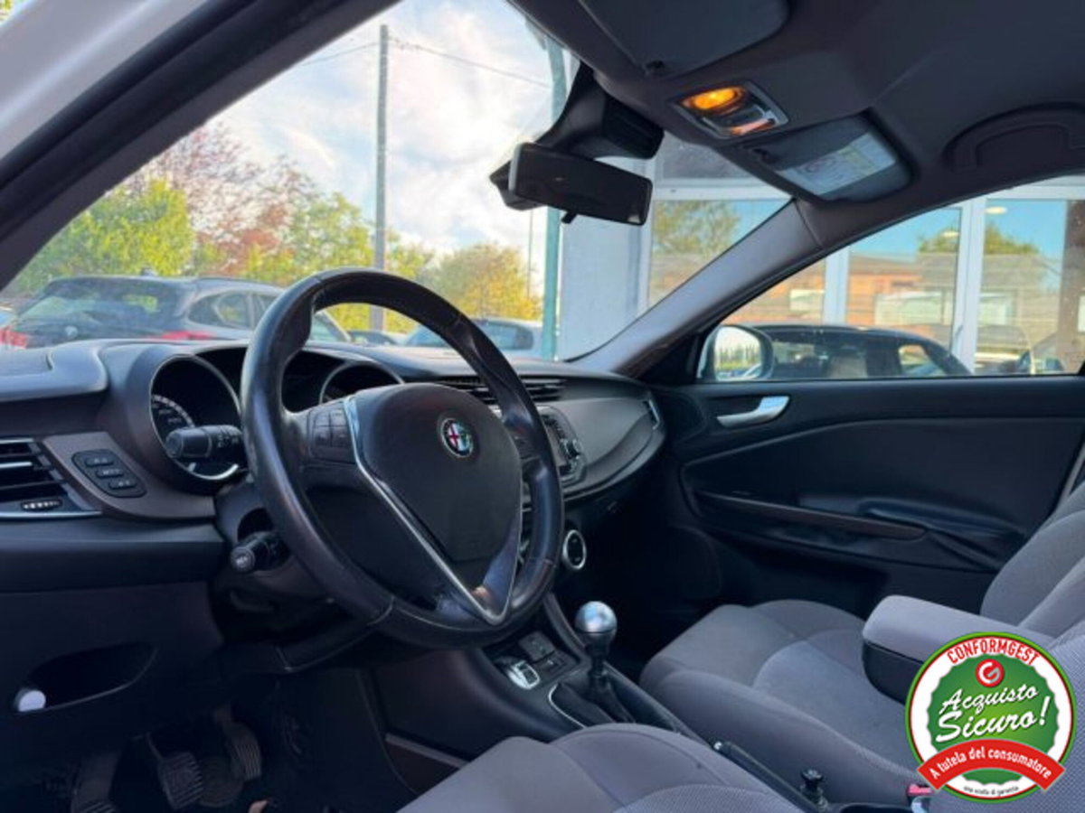 Alfa Romeo Giulietta 1.6 JTDm-2 Distinctive (11)