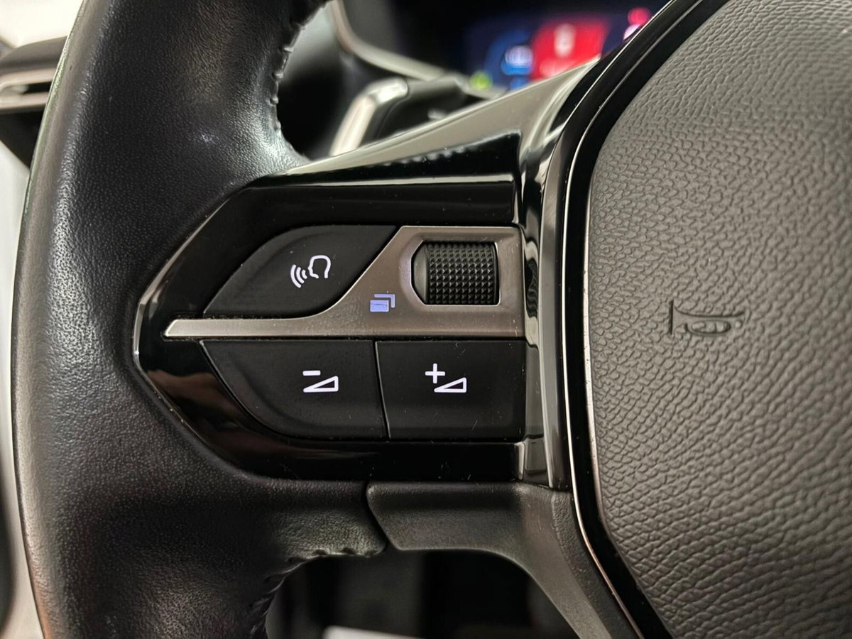 Peugeot 2008 BlueHDi 130 S&S EAT8 Allure Pack (18)