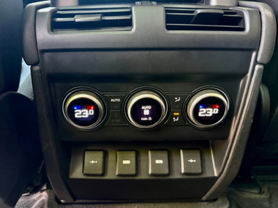 Land Rover Defender 110 2.0 SD4 AWD Auto (10)