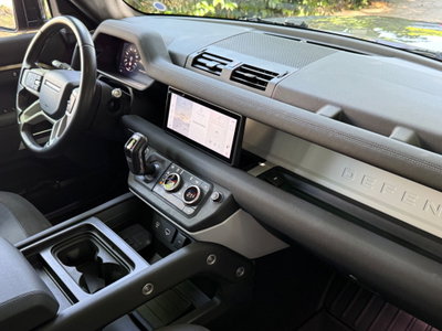 Land Rover Defender 110 2.0 SD4 AWD Auto (17)