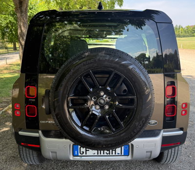 Land Rover Defender 110 2.0 SD4 AWD Auto (4)