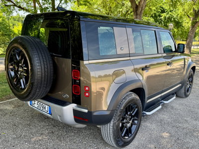 Land Rover Defender 110 2.0 SD4 AWD Auto (5)