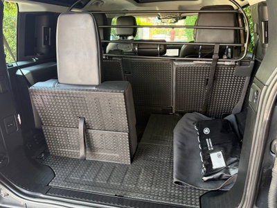 Land Rover Defender 110 2.0 SD4 AWD Auto (9)