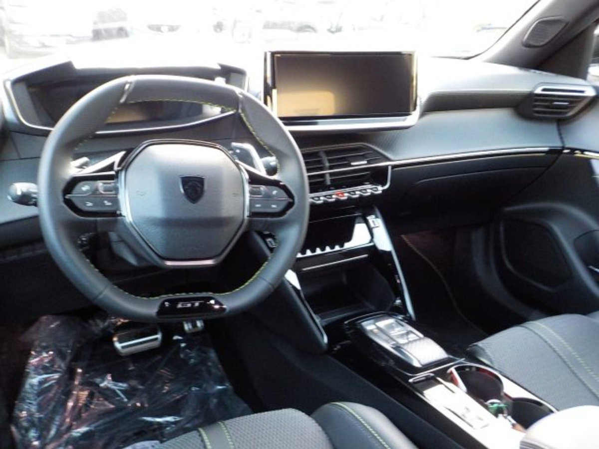Peugeot 2008 PureTech 100 S&S Allure (6)