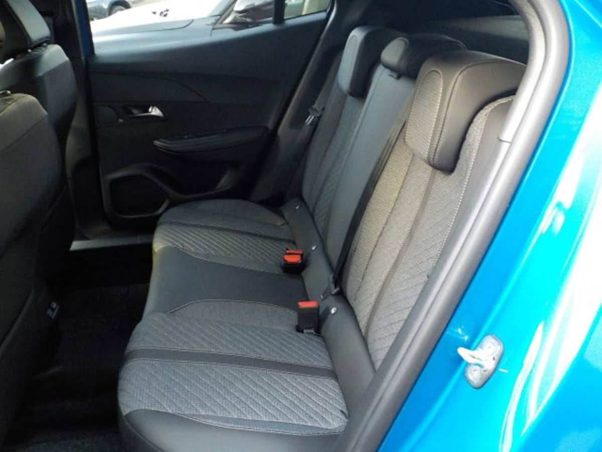 Peugeot 2008 PureTech 100 S&S Allure (7)