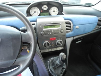 Lancia Ypsilon 16V Oro (7)