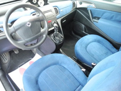 Lancia Ypsilon 16V Oro (9)
