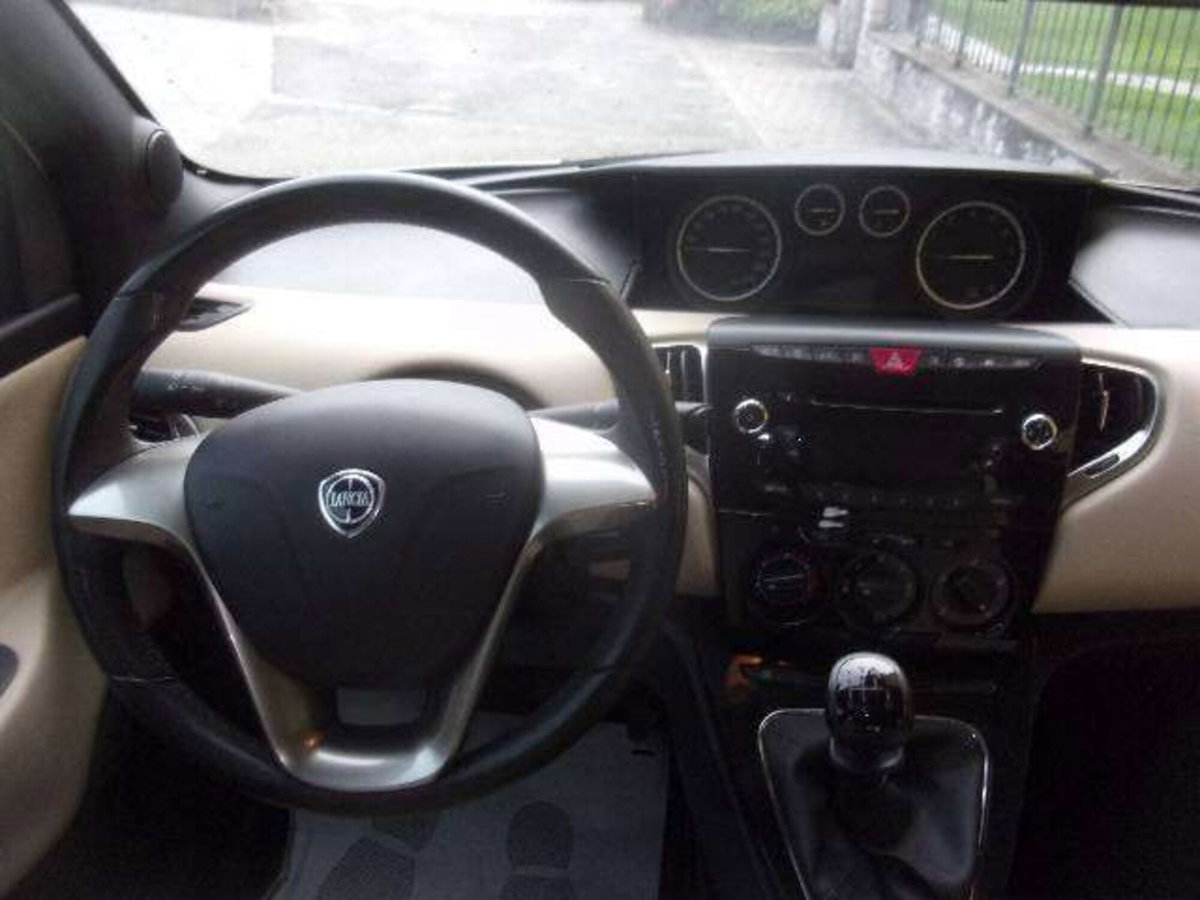 Lancia Ypsilon 1.2 69 CV 5 porte Gold (10)