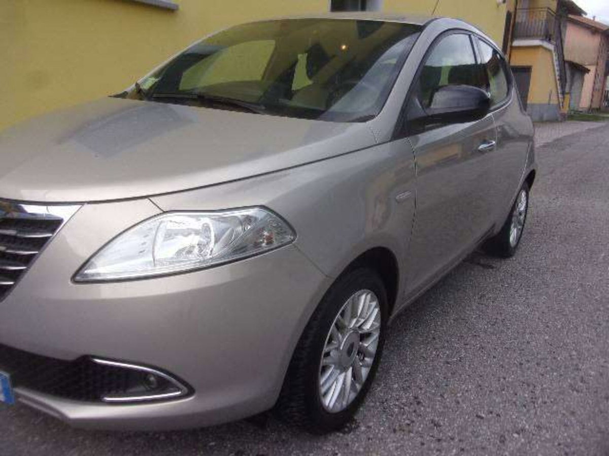 Lancia Ypsilon 1.2 69 CV 5 porte Gold (11)
