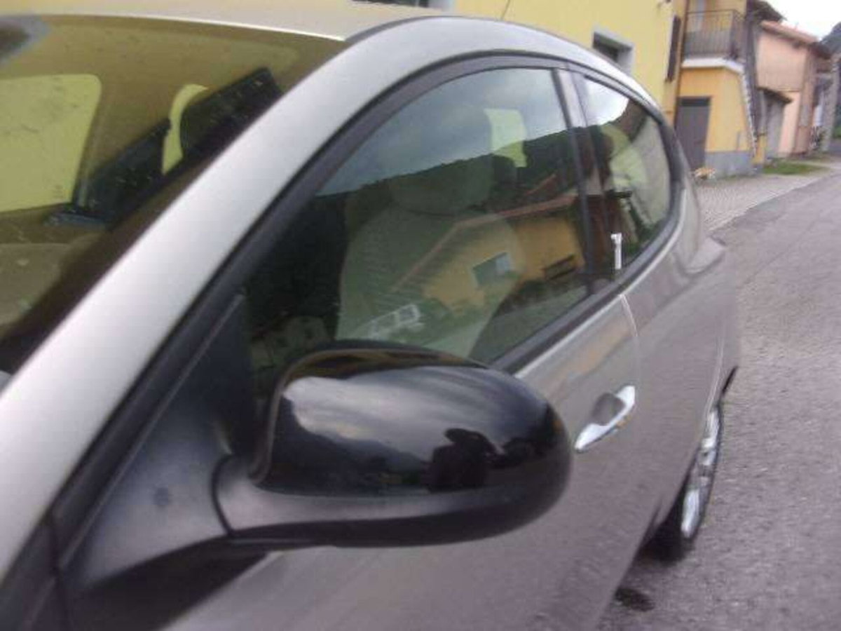 Lancia Ypsilon 1.2 69 CV 5 porte Gold (12)