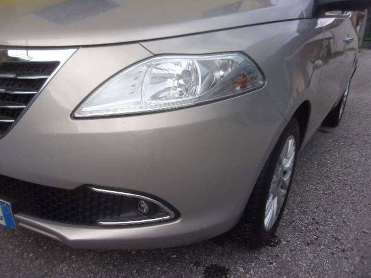 Lancia Ypsilon 1.2 69 CV 5 porte Gold (15)