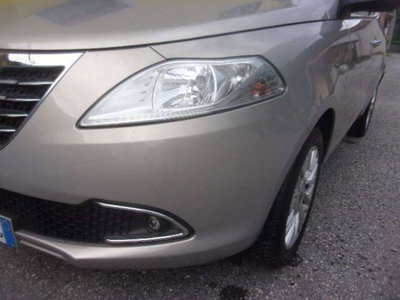 Lancia Ypsilon 1.2 69 CV 5 porte Gold (15)