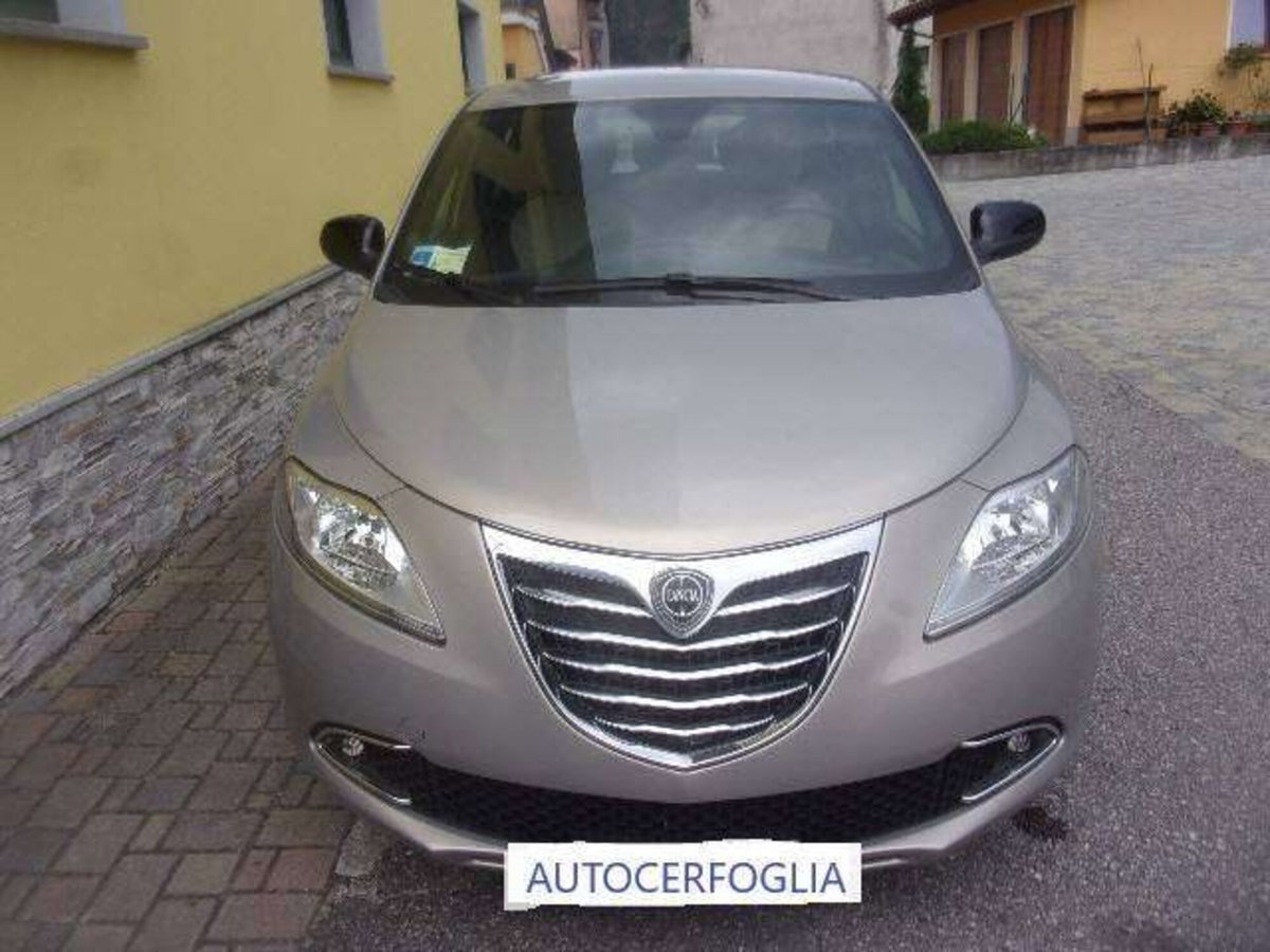 Lancia Ypsilon 1.2 69 CV 5 porte Gold (3)