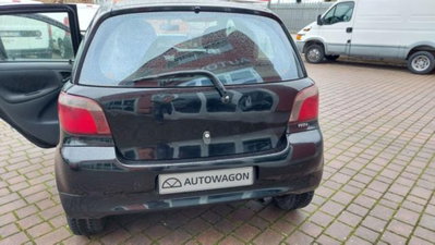 Toyota Yaris 16V cat 5 porte '03 (14)