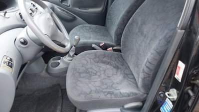 Toyota Yaris 16V cat 5 porte '03 (7)