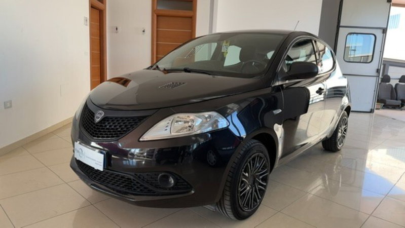Lancia Ypsilon 1.2 69 CV 5 porte Silver
