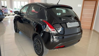 Lancia Ypsilon 1.2 69 CV 5 porte Silver (2)