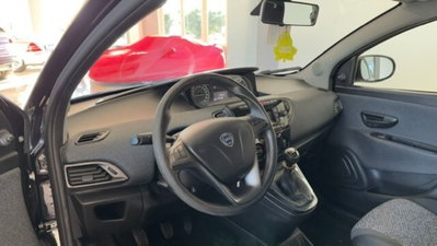 Lancia Ypsilon 1.2 69 CV 5 porte Silver (5)