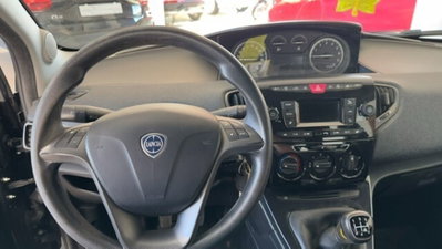 Lancia Ypsilon 1.2 69 CV 5 porte Silver (9)
