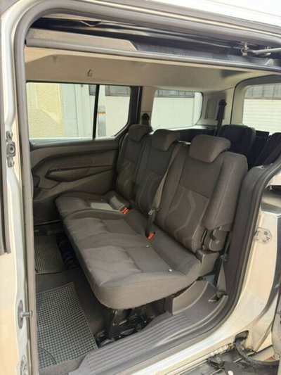 Ford Tourneo Connect 1.6 TDCi 115 CV Plus (8)
