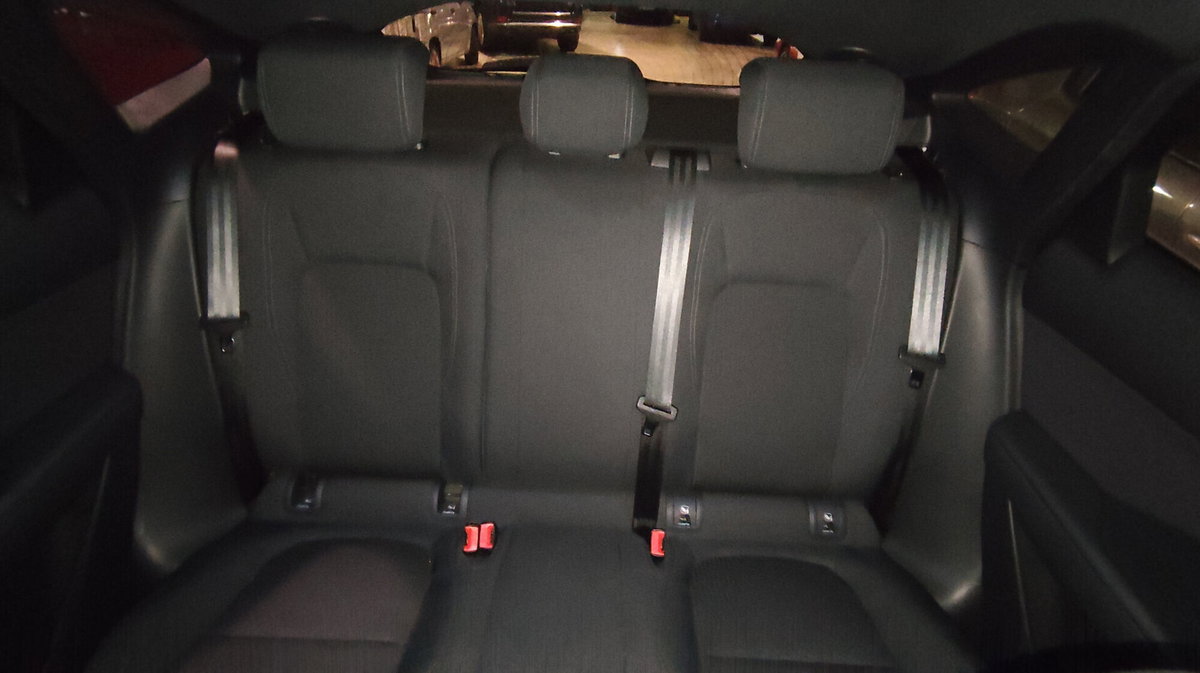 Jaguar E-Pace 2.0D 150 CV S (11)