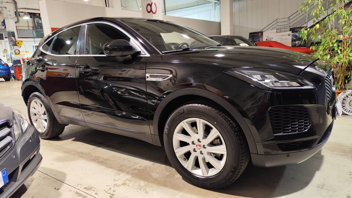 Jaguar E-Pace 2.0D 150 CV S (4)