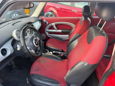 MINI Mini 1.6 16V Cooper (9)