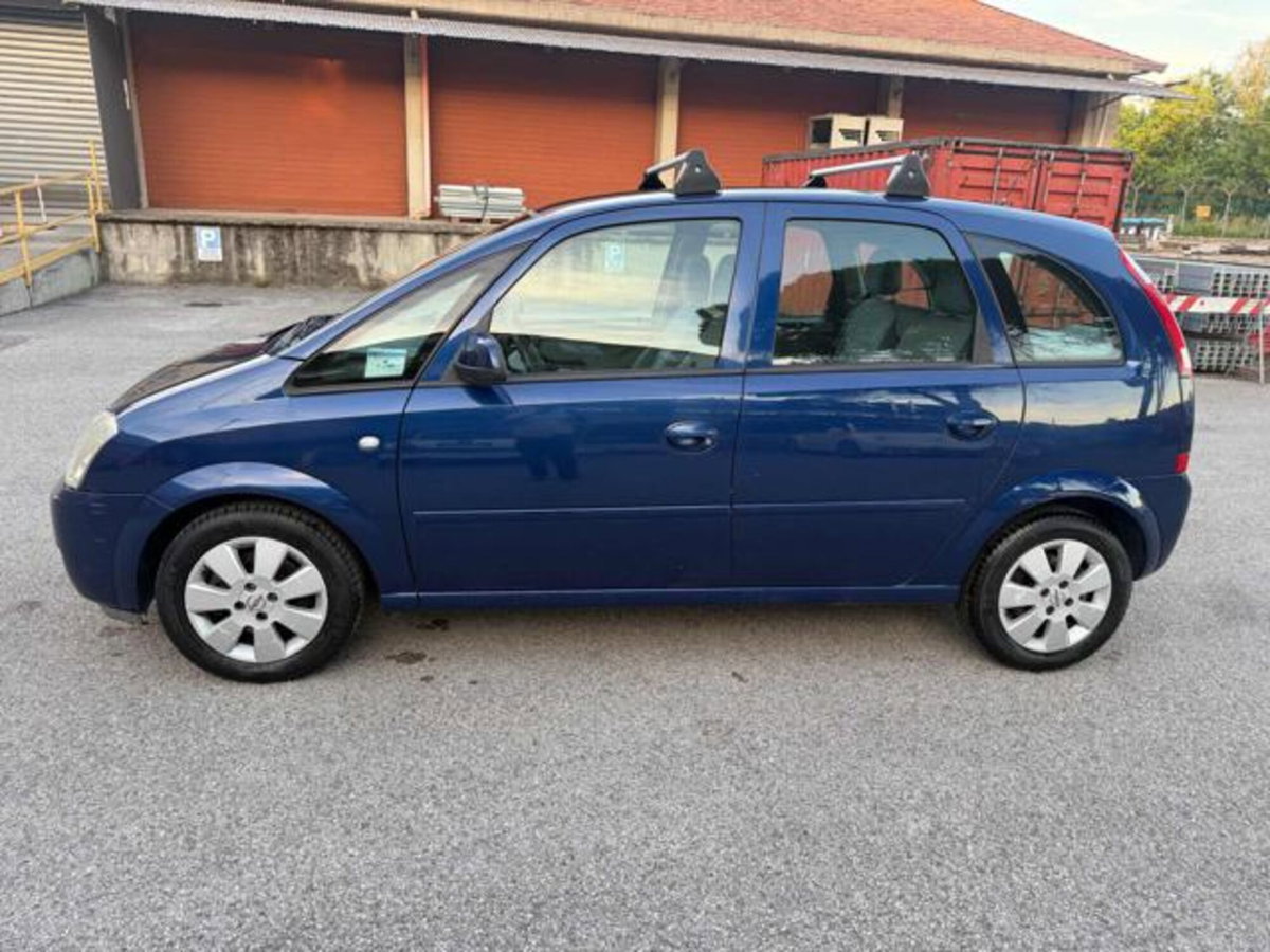Opel Meriva 1.6 16V Cosmo (16)