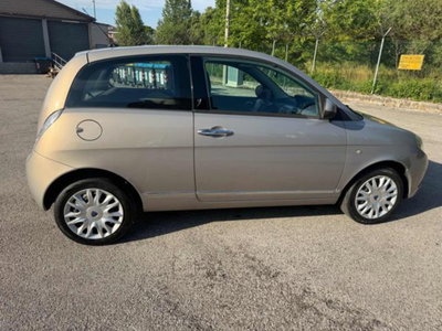 Lancia Ypsilon 1.3 MJT 75 CV Diva (11)