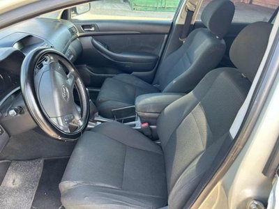 Toyota Avensis Station Wagon 2.0 D-4D 16V Station Wagon (11)