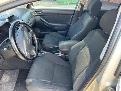 Toyota Avensis Station Wagon 2.0 D-4D 16V Station Wagon (16)