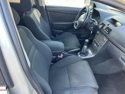 Toyota Avensis Station Wagon 2.0 D-4D 16V Station Wagon (4)