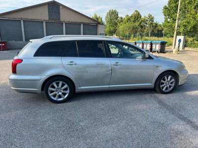 Toyota Avensis Station Wagon 2.0 D-4D 16V Station Wagon (6)
