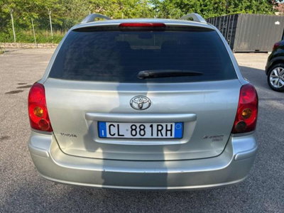 Toyota Avensis Station Wagon 2.0 D-4D 16V Station Wagon (8)