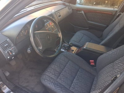 Mercedes-Benz Classe C 180 cat Classic (4)