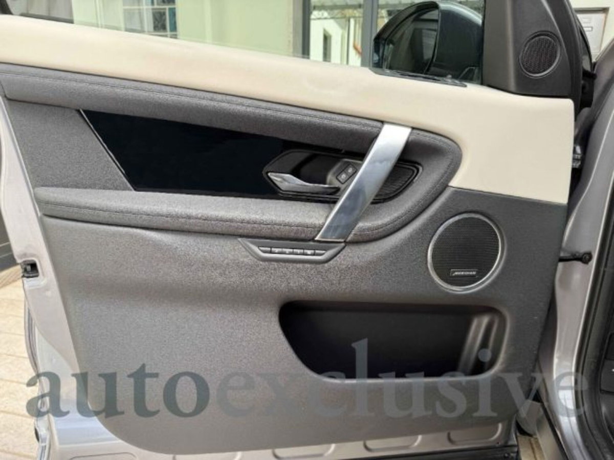 Land Rover Discovery Sport 2.0 eD4 163 CV 2WD R-Dynamic SE (9)