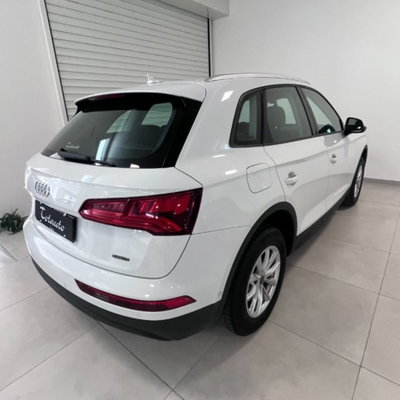 Audi Q5 40 TDI quattro S tronic Business (8)