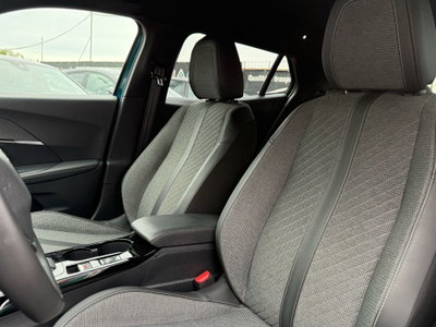 Peugeot 2008 PureTech 130 S&S EAT8 Allure Pack (16)