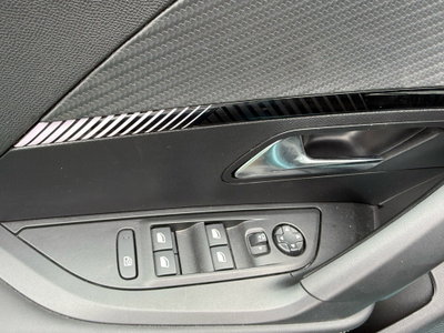 Peugeot 2008 PureTech 130 S&S EAT8 Allure Pack (8)