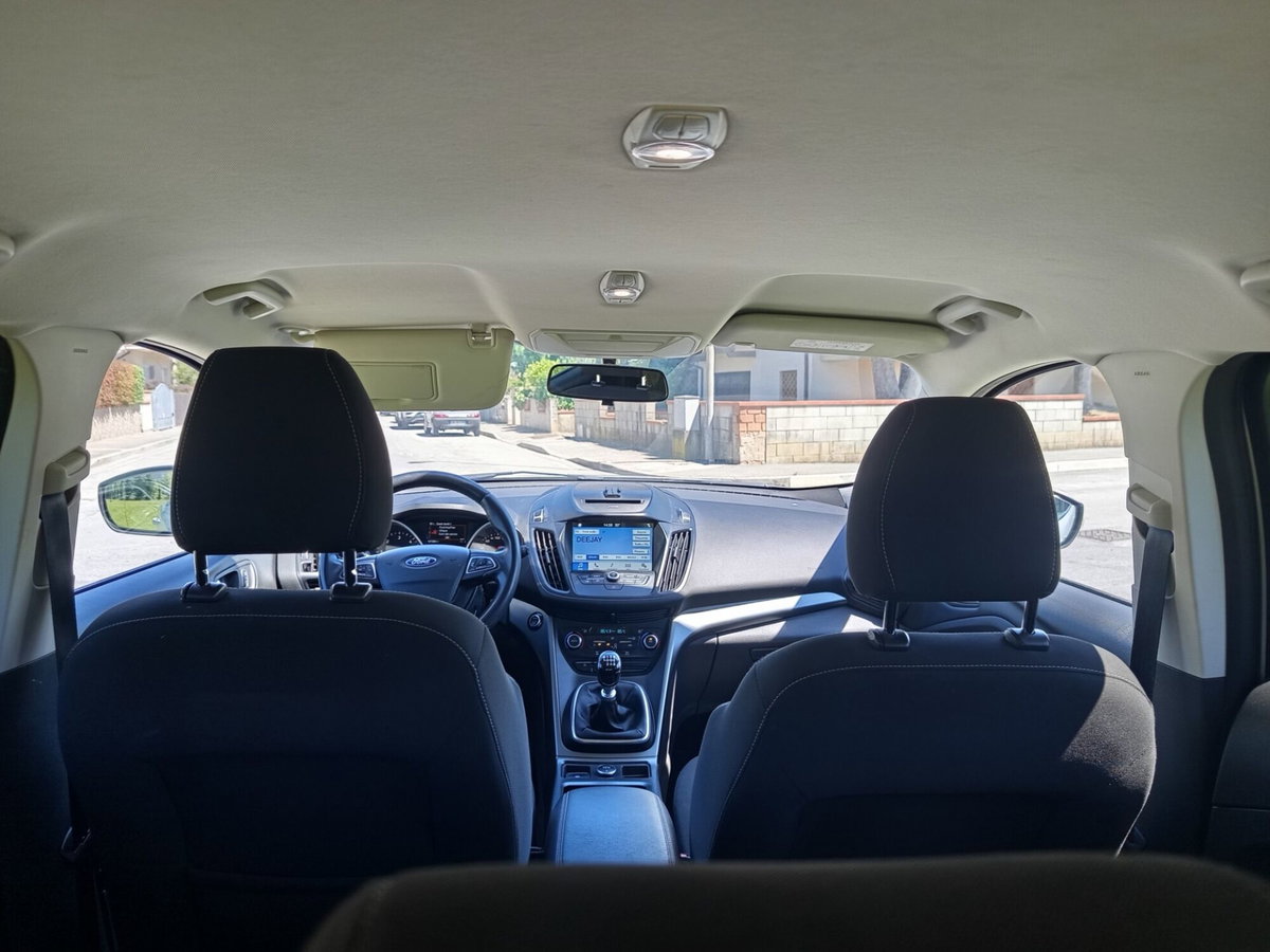 Ford Kuga 1.5 TDCI 120 CV S&S 2WD ST-Line (10)