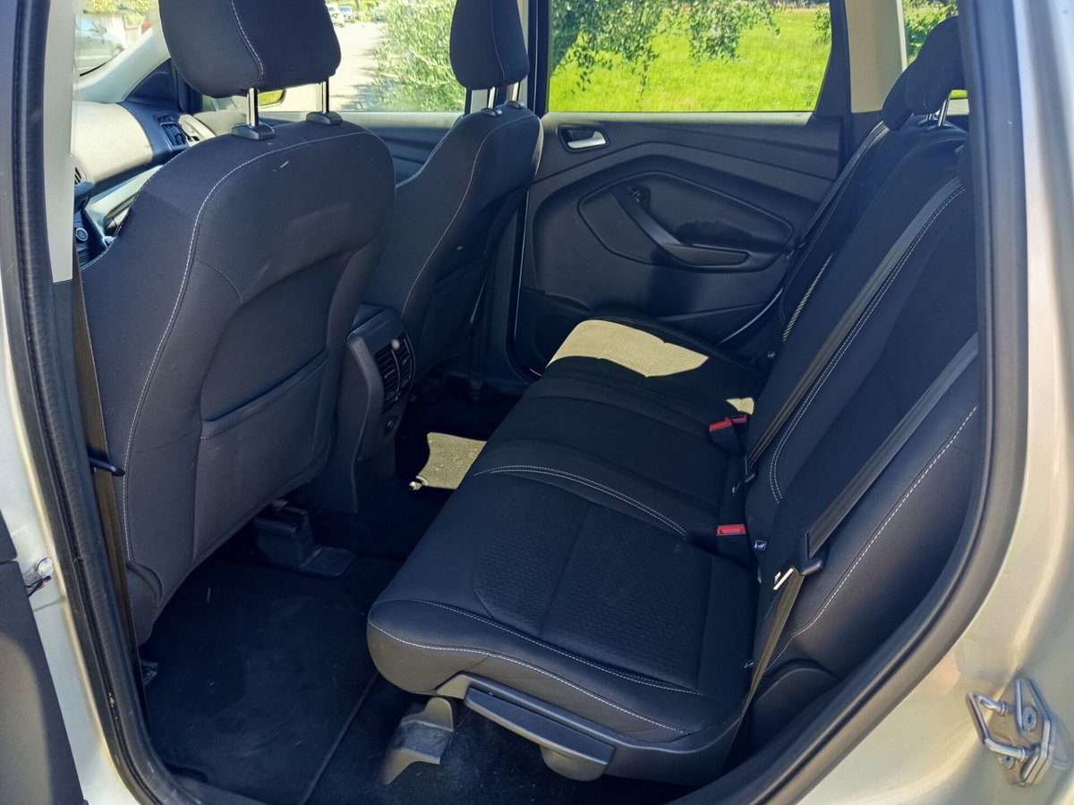 Ford Kuga 1.5 TDCI 120 CV S&S 2WD ST-Line (11)
