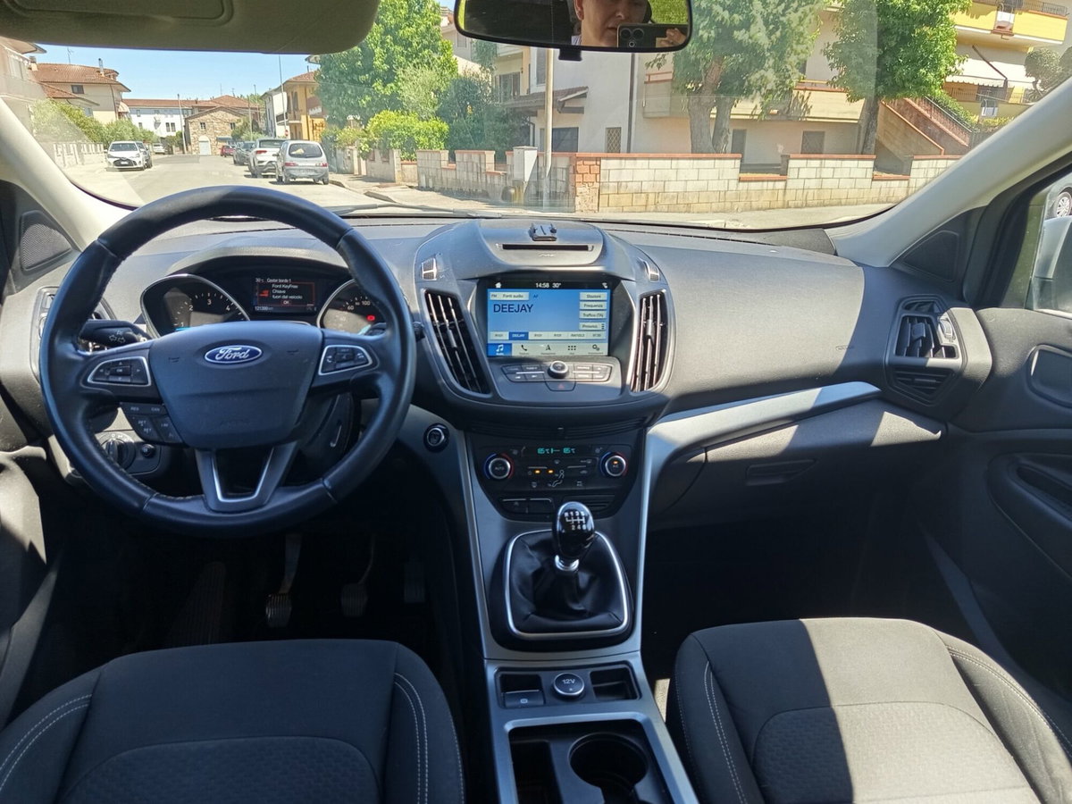Ford Kuga 1.5 TDCI 120 CV S&S 2WD ST-Line (12)