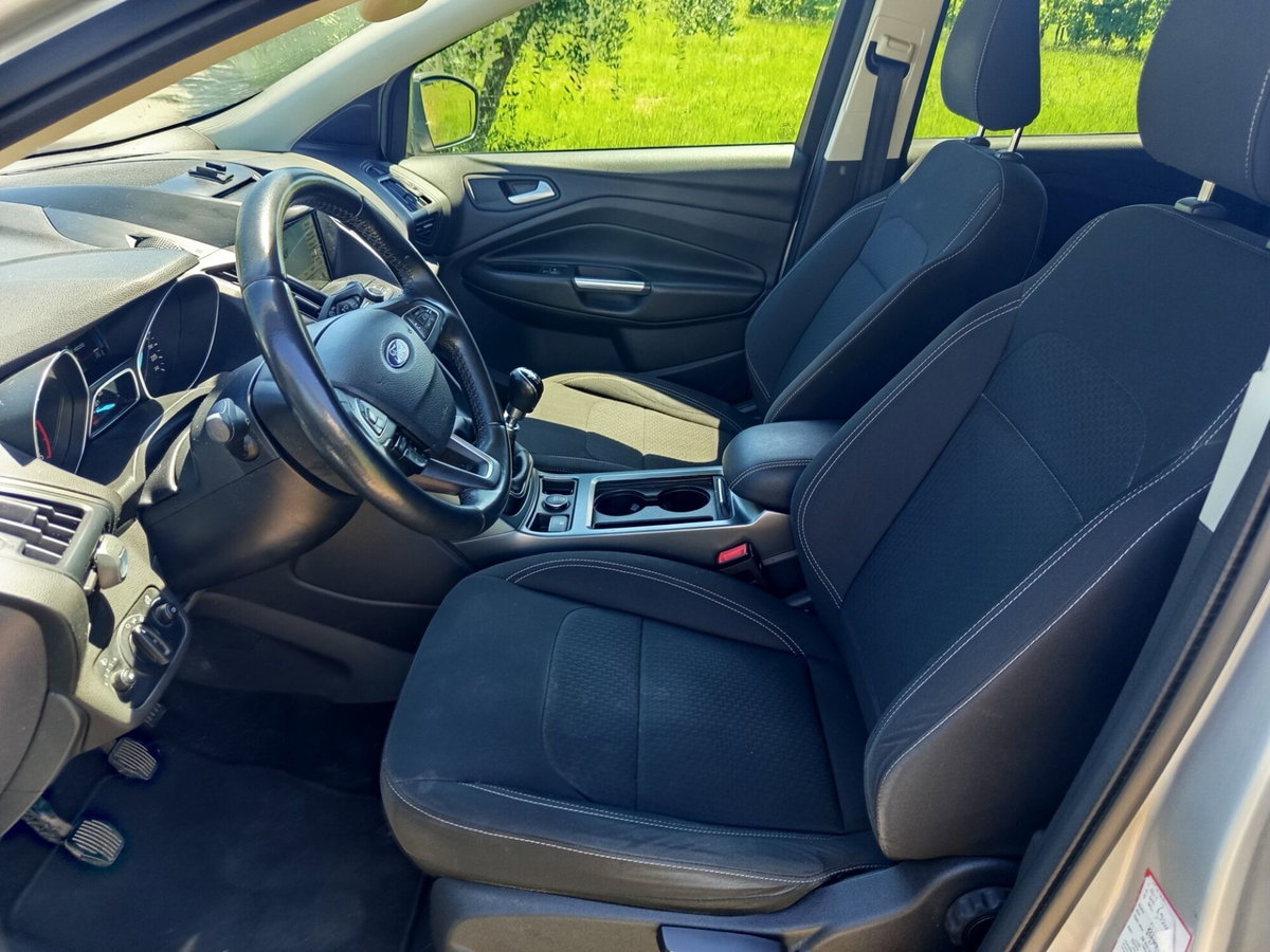 Ford Kuga 1.5 TDCI 120 CV S&S 2WD ST-Line (13)