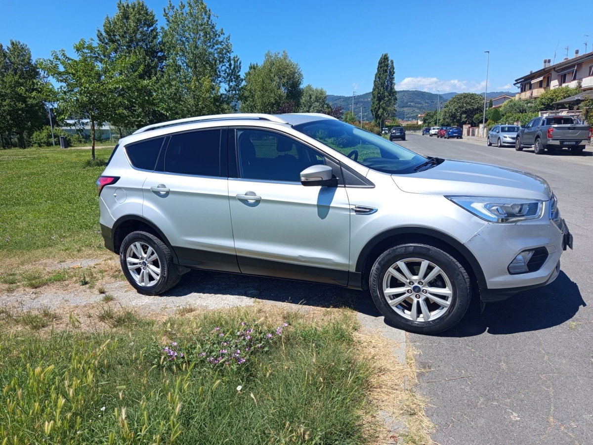 Ford Kuga 1.5 TDCI 120 CV S&S 2WD ST-Line (4)