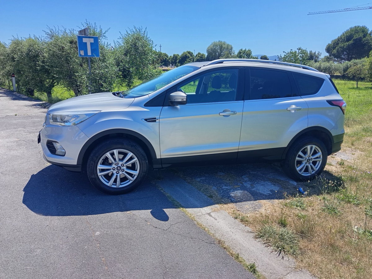 Ford Kuga 1.5 TDCI 120 CV S&S 2WD ST-Line (5)