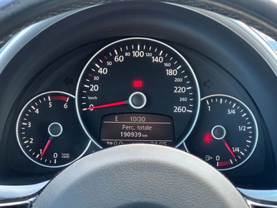 Volkswagen Maggiolino 1.6 TDI Design (15)