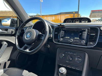 Volkswagen Maggiolino 1.6 TDI Design (16)