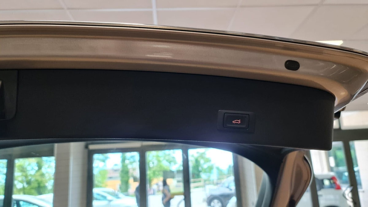 Audi A6 Avant 2.0 TDI 190 CV ultra S tronic Business (16)