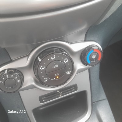 Ford Fiesta 1.2 82CV 5 porte (15)
